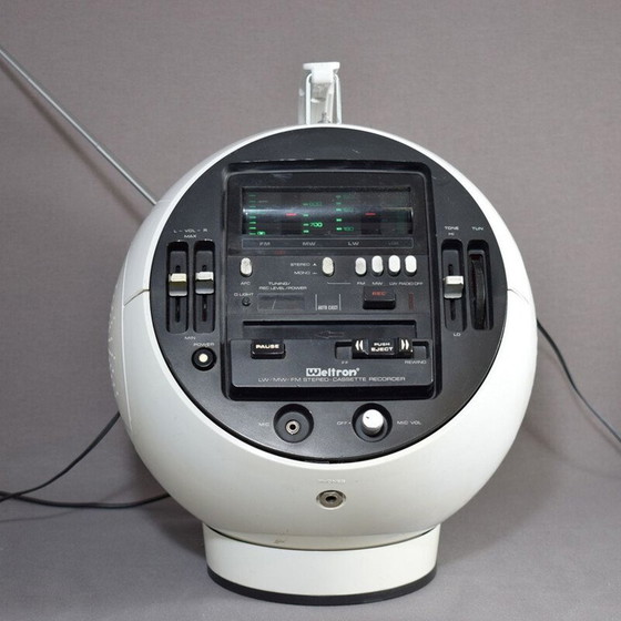 Image 1 of Radio Vintage avec 2 haut-parleurs Weltron 'Space Ball' 2004
