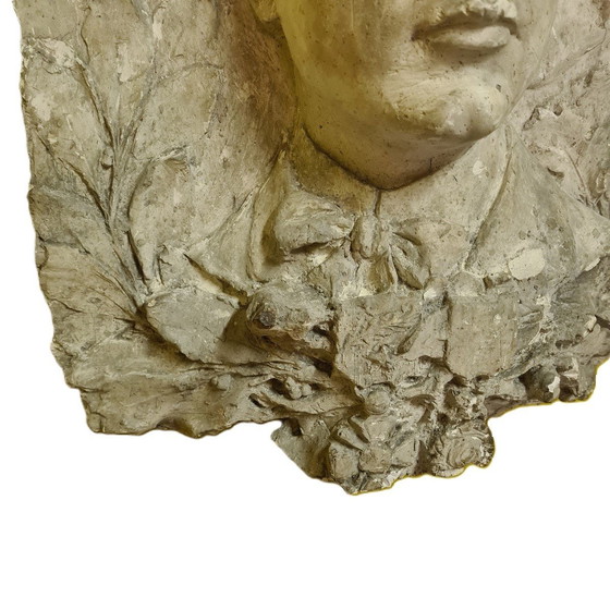 Image 1 of Plaque de plâtre française représentant un jeune soldat Début du 20e siècle