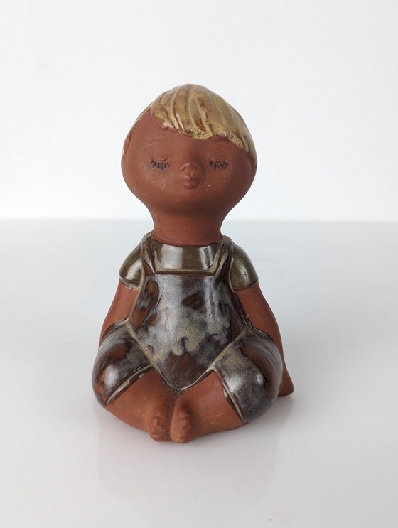 Image 1 of Figurine de garçon en céramique scandinave