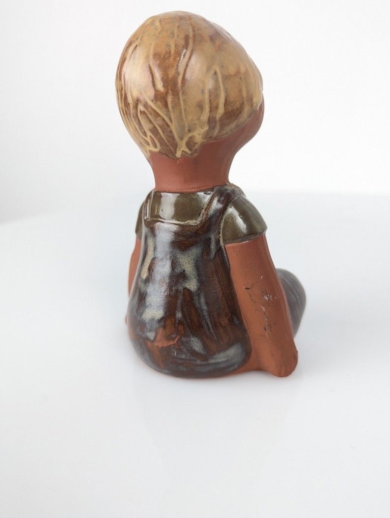 Image 1 of Figurine de garçon en céramique scandinave