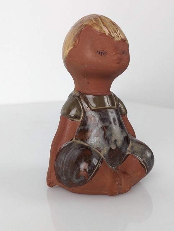 Image 1 of Figurine de garçon en céramique scandinave