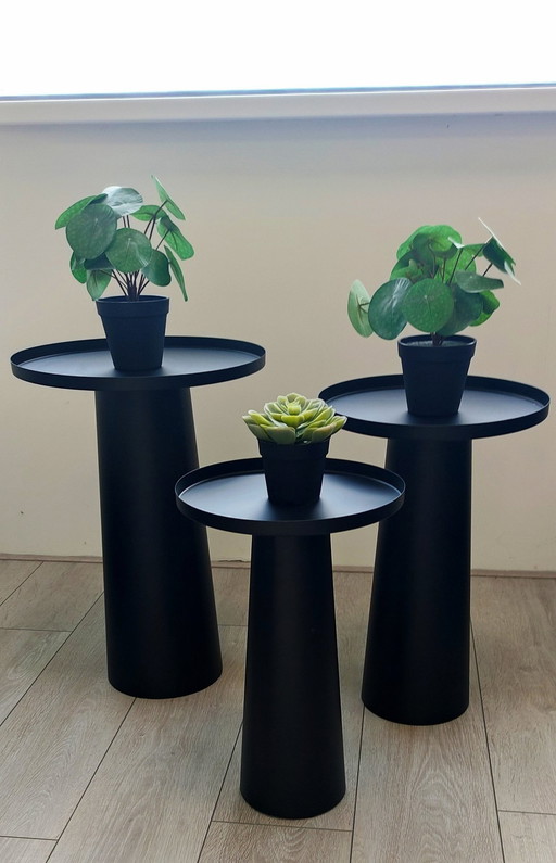 3 tables d'appoint coniques noires