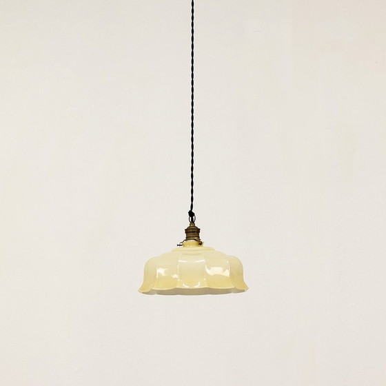 Image 1 of Lampes suspendues en opaline Art Déco