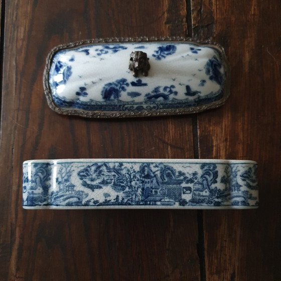 Image 1 of Boîte en porcelaine chinoise et laiton