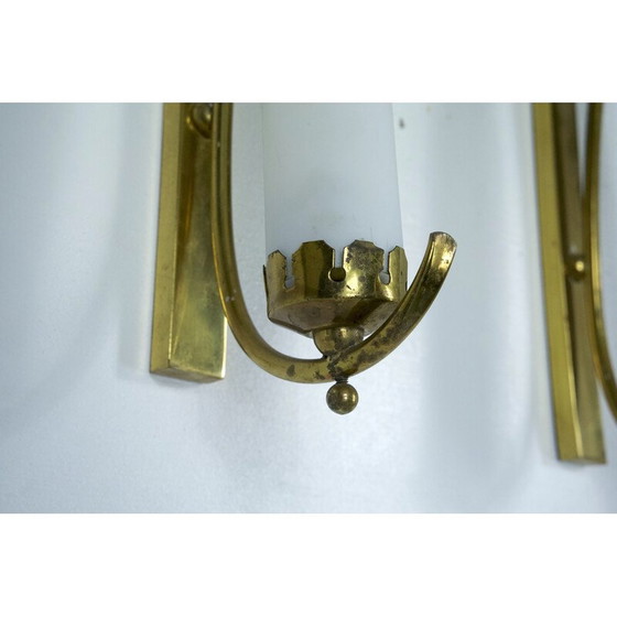 Image 1 of Ensemble de 3 lampes murales vintage en laiton et verre opalin triplex, Italie années 1950