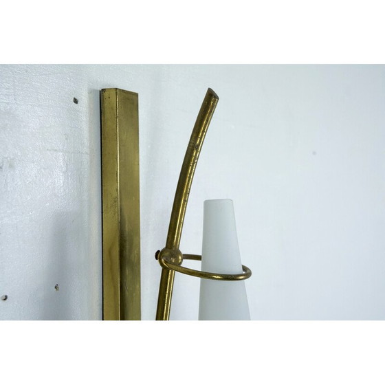 Image 1 of Ensemble de 3 lampes murales vintage en laiton et verre opalin triplex, Italie années 1950
