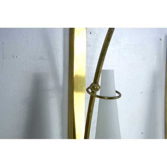 Image 1 of Ensemble de 3 lampes murales vintage en laiton et verre opalin triplex, Italie années 1950