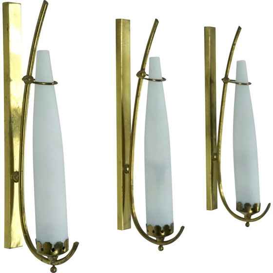 Image 1 of Ensemble de 3 lampes murales vintage en laiton et verre opalin triplex, Italie années 1950