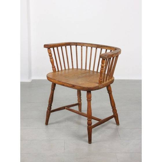 Image 1 of Paire de fauteuils à dossier bas Winsdor en noyer d'époque