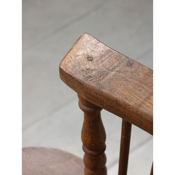 Image 1 of Paire de fauteuils à dossier bas Winsdor en noyer d'époque