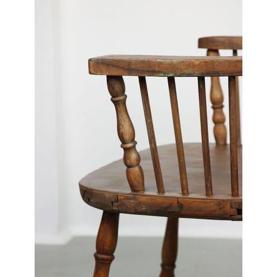 Image 1 of Paire de fauteuils à dossier bas Winsdor en noyer d'époque