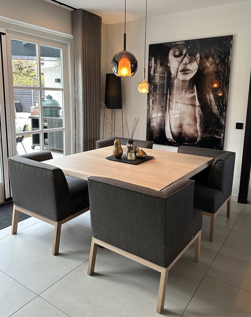 Grey7 Design Table 140X140 avec 4 fauteuils (Design Bertram Beerbaum)