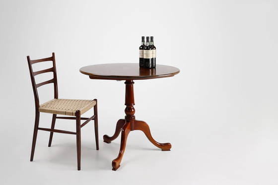 Image 1 of Table ronde à plateau basculant en merisier, Angleterre, 20e siècle