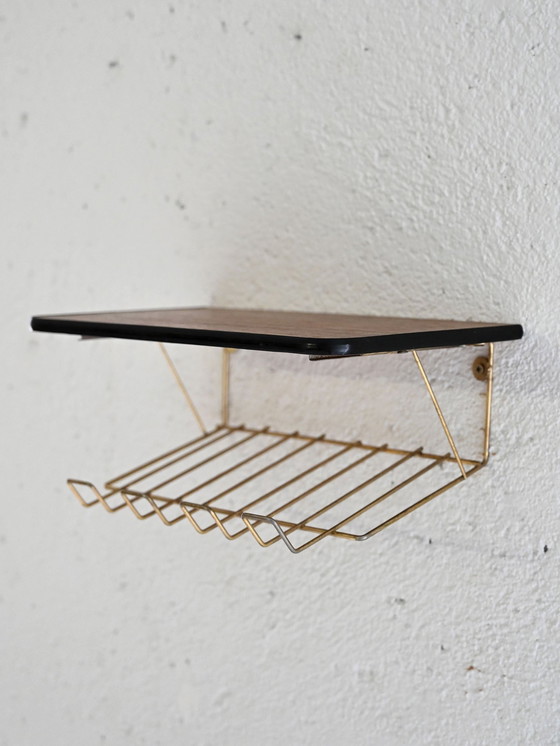 Image 1 of Table de nuit murale scandinave vintage avec plateau en teck et cadre en métal doré