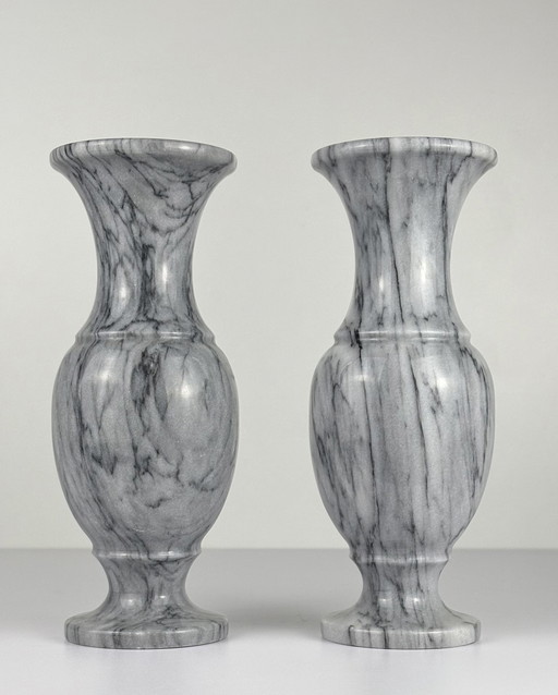 2 Vases torsadés en marbre de Carrare gris vintage