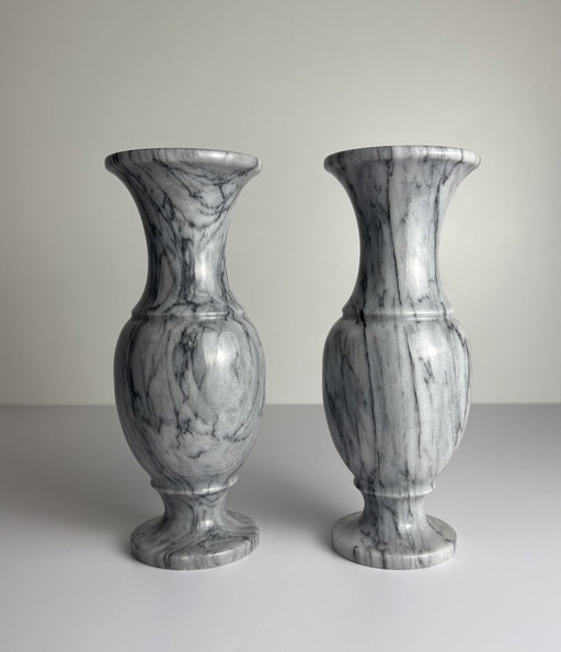 2 Vases torsadés en marbre de Carrare gris vintage