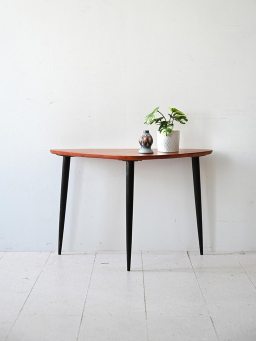 Table scandinave avec pieds noirs
