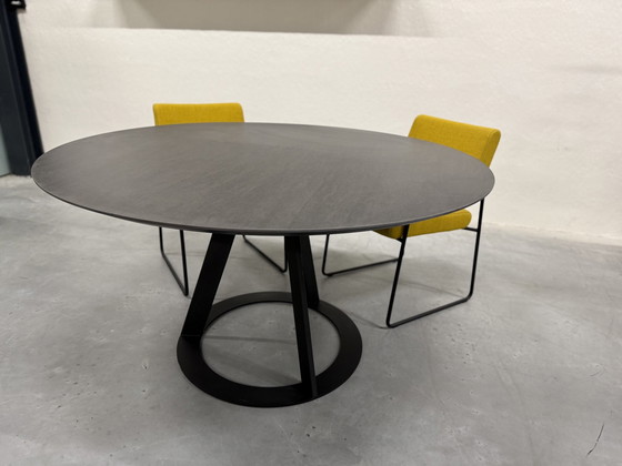 Image 1 of Harvink Fier Table de salle à manger ronde en céramique D140xH76