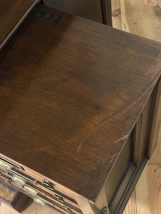 Image 1 of Bureau vintage anglais unique avec tiroirs coulissants