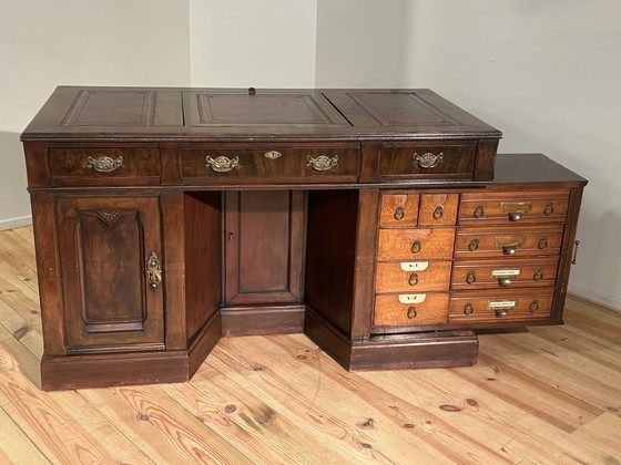 Image 1 of Bureau vintage anglais unique avec tiroirs coulissants