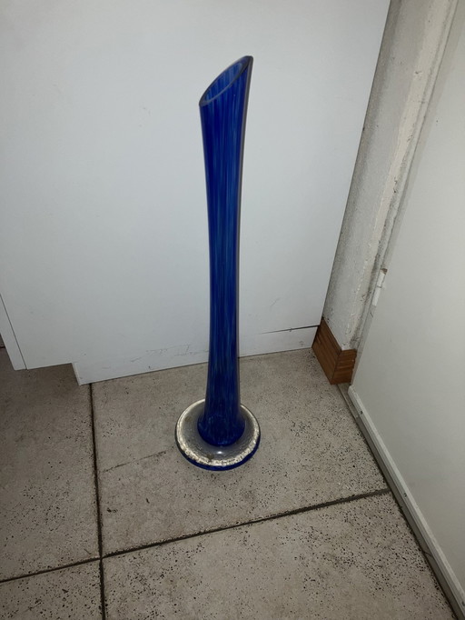 Vase en verre soufflé bleu gravé Dynola