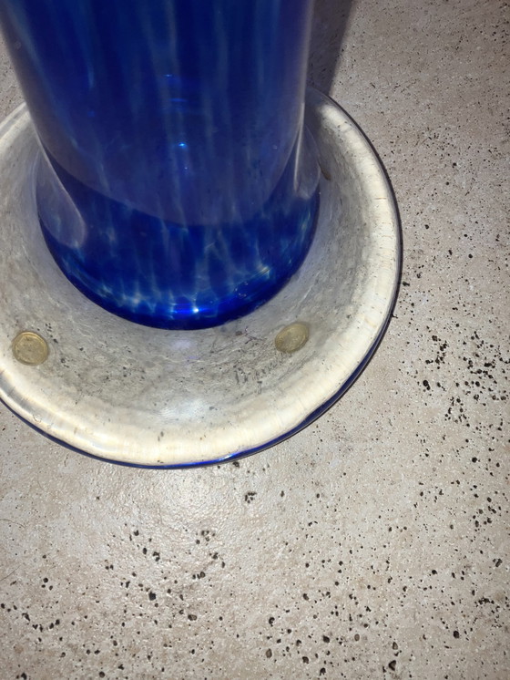 Image 1 of Vase en verre soufflé bleu gravé Dynola