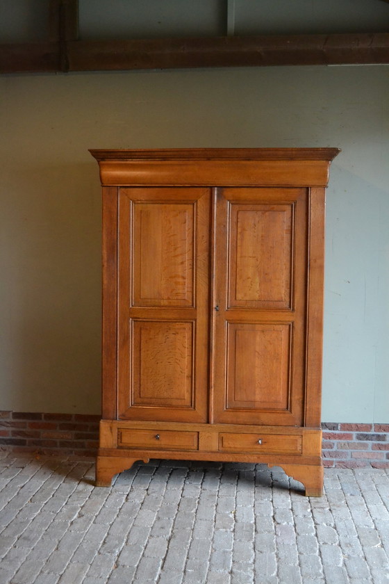 Image 1 of Armoire Louis Philippe en bois de chêne ancien