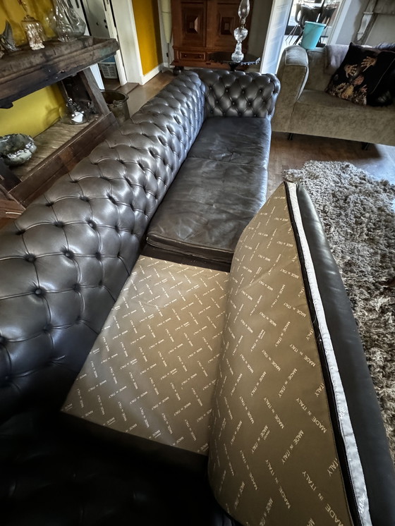 Image 1 of Canapé Chesterfield moderne