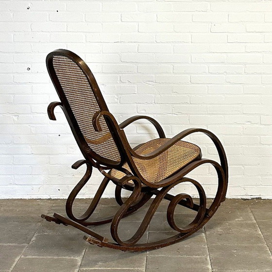 Image 1 of Fauteuil à bascule vintage style Thonet marron - Iconic Design