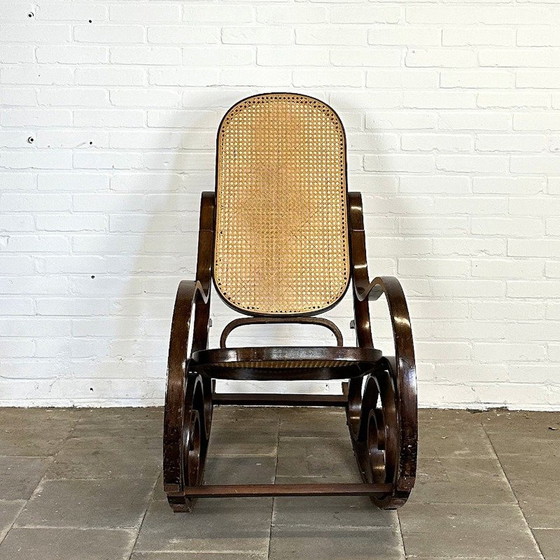 Image 1 of Fauteuil à bascule vintage style Thonet marron - Iconic Design