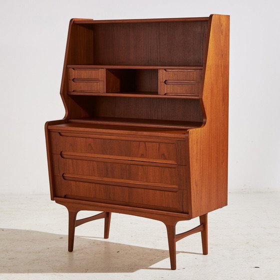 Image 1 of Mk10403 Bureau en teck restauré