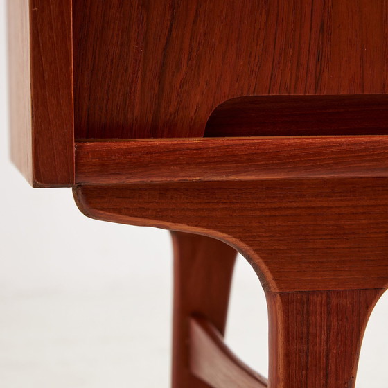 Image 1 of Mk10403 Bureau en teck restauré