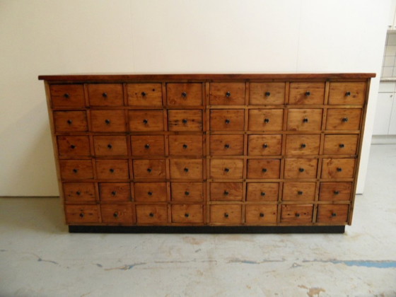 Image 1 of Armoire d'apothicaire vintage avec 48 tiroirs 1950's