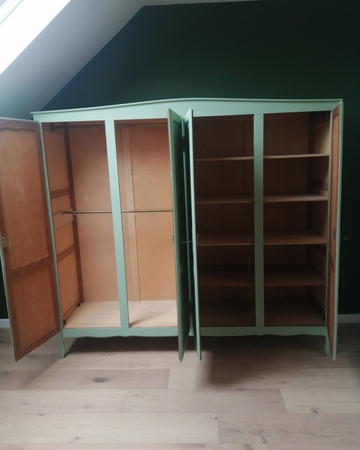 Armoire vintage
