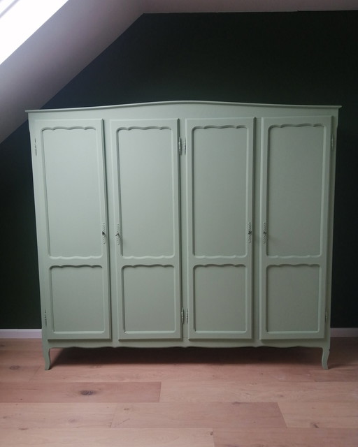 Armoire vintage