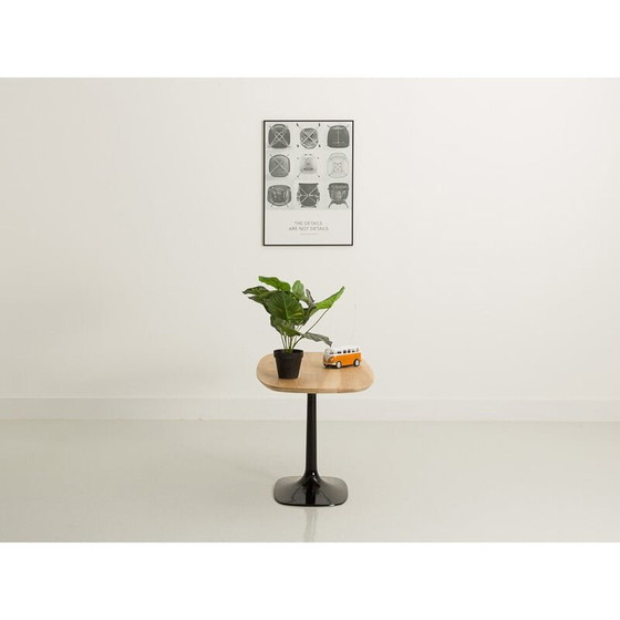 Image 1 of Table basse vintage en noyer massif et métal noir