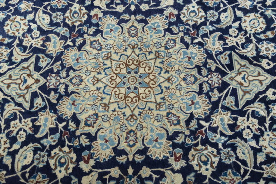 Image 1 of Tapis nain 9 La noué à la main avec soie - Tapis d'Orient 190 X 123 cm