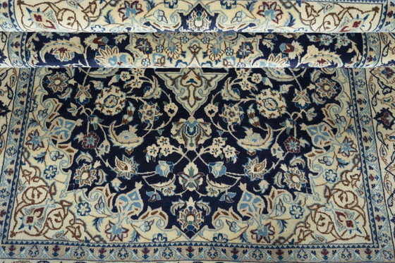 Image 1 of Tapis nain 9 La noué à la main avec soie - Tapis d'Orient 190 X 123 cm