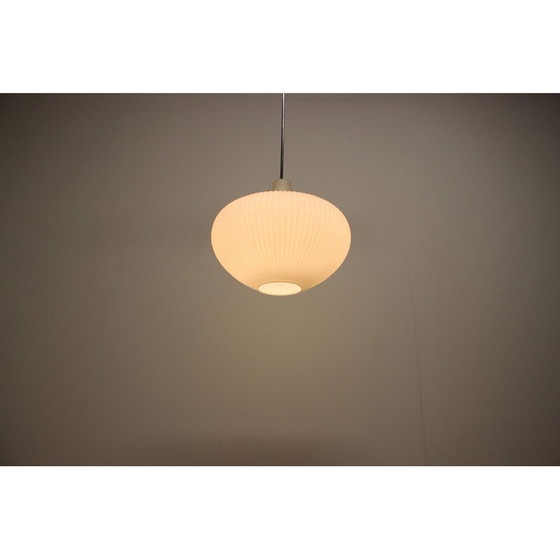 Image 1 of Lampe suspendue vintage en verre et chrome, Tchécoslovaquie, années 1960