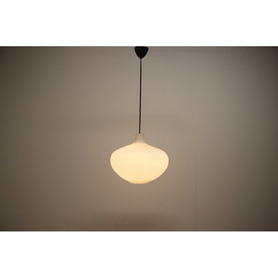 Image 1 of Lampe suspendue vintage en verre et chrome, Tchécoslovaquie, années 1960