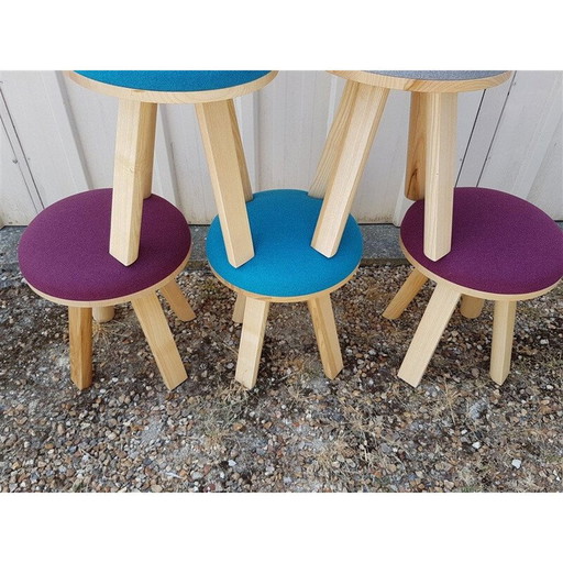 Ensemble vintage de 8 tabourets "Buzzy Milk" par Alain Gilles