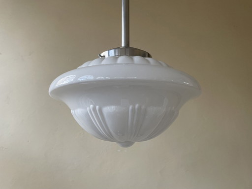 Lampe pendante Art Deco 1930 Forme Ufo Verre Blanc Français