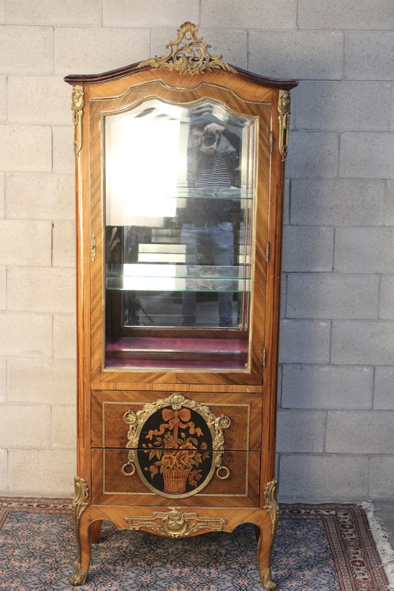 Image 1 of Vitrine en marqueterie particulière