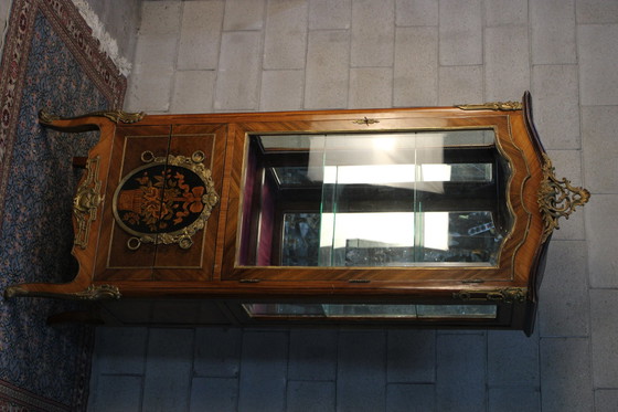 Image 1 of Vitrine en marqueterie particulière