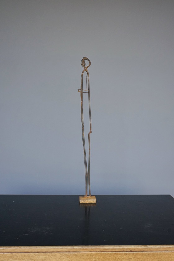 Image 1 of Sculpture en métal d'un personnage debout, 20e siècle
