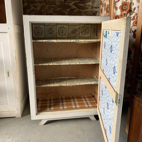 Image 1 of Armoire parisienne vintage blanche