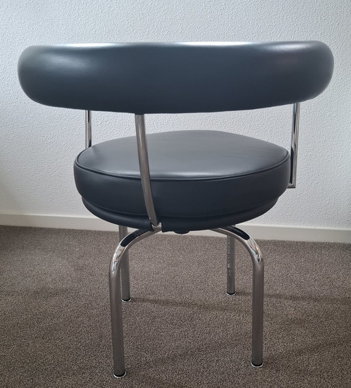 Cassina Lc7 Le Corbusier fauteuil pivotant