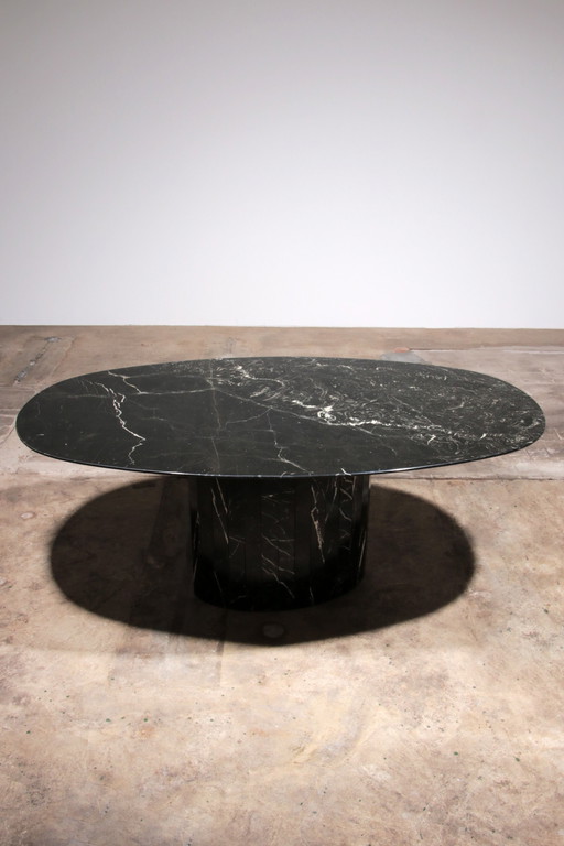 Table de salle à manger ovale en marbre noir, design italien des années 1970