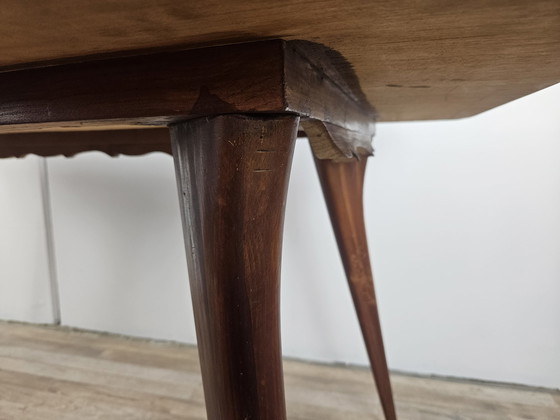 Image 1 of Table en bois des années 1960 avec plateau en verre vert décoré