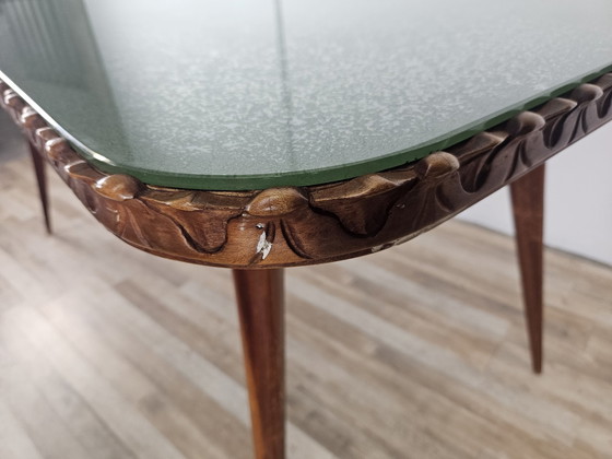 Image 1 of Table en bois des années 1960 avec plateau en verre vert décoré